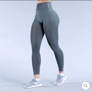 NWT dynamic leggings stone grey size S
